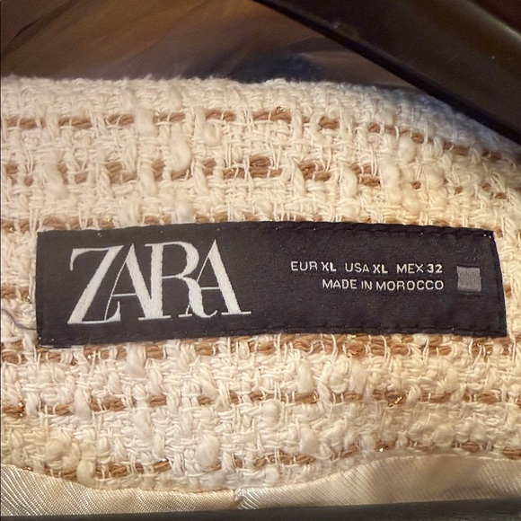 Zara Cream Tweed Cropped Jacket with Gold Buttons - Picture 2 of 3